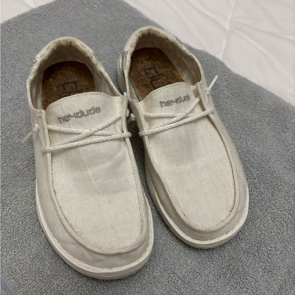 Women’s White Wendy Hey Dudes, size 5.